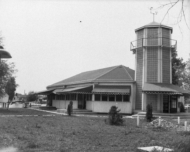 Lighthouse Inn - The Only Photo I Could Find (newer photo)